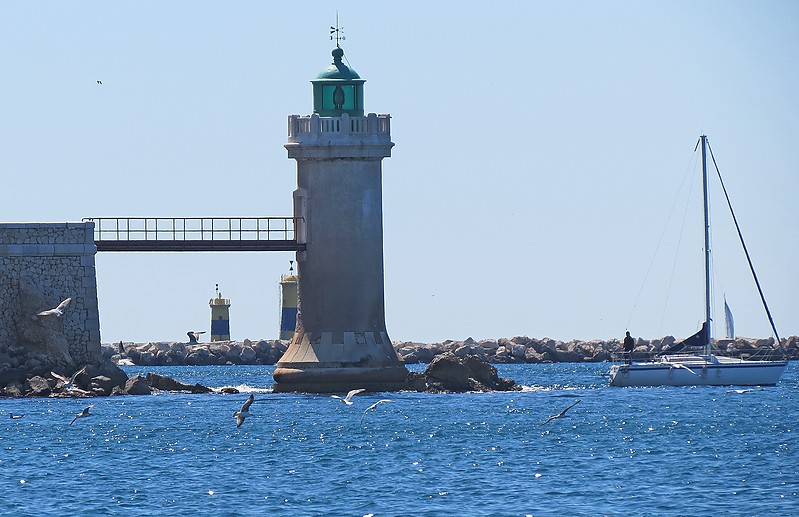 Marseille / Phare à la pointe de la Désirade
Author of the photo: [url=https://www.flickr.com/photos/21475135@N05/]Karl Agre[/url]

Keywords: Marseille;France;Mediterranean sea