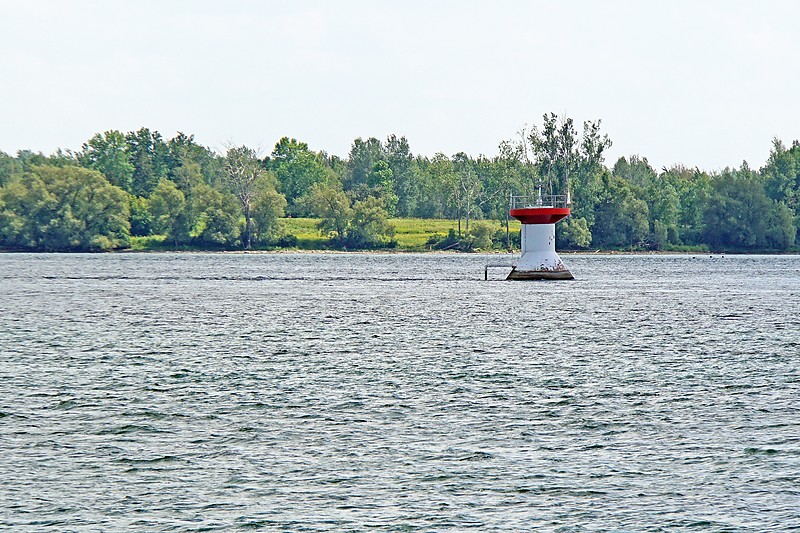 Canada / St.Lawrence Lake light
Author of the photo: [url=https://www.flickr.com/photos/archer10/] Dennis Jarvis[/url]

Keywords: NoID