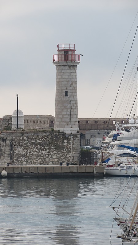 Antibes / Môle des Cinq Cents Francs Lighthouse 
Author of the photo: [url=https://www.flickr.com/photos/21475135@N05/]Karl Agre[/url]

Keywords: France;Antibes;Mediterranean sea