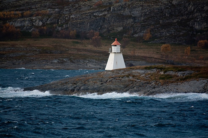 Lille Hjartoy SW point lighthouse
Photo source:[url=http://lighthousesrus.org/index.htm]www.lighthousesRus.org[/url]
Non-commercial usage with attribution allowed
Keywords: Bodo;Vestfjord;Norway;Norwegian sea