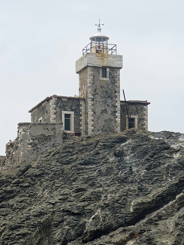 Livada lighthouse
Author of the photo: [url=https://www.flickr.com/photos/21475135@N05/]Karl Agre[/url]
Keywords: Aegean sea;Greece;Tinos