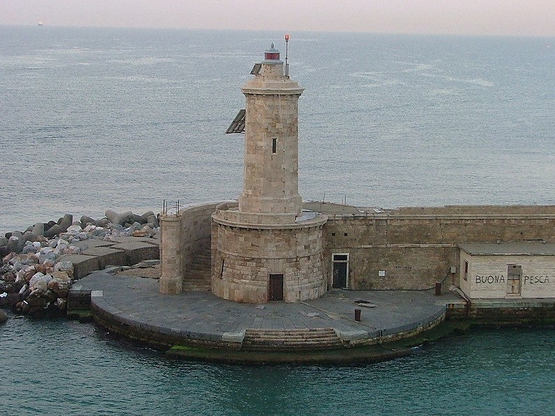 LIVORNO - Diga Curvilinea - S End lighthouse
Author of the photo: [url=https://www.flickr.com/photos/larrymyhre/]Larry Myhre[/url]

Keywords: Livorno;Italy;Tyrrhenian Sea;Tuscan