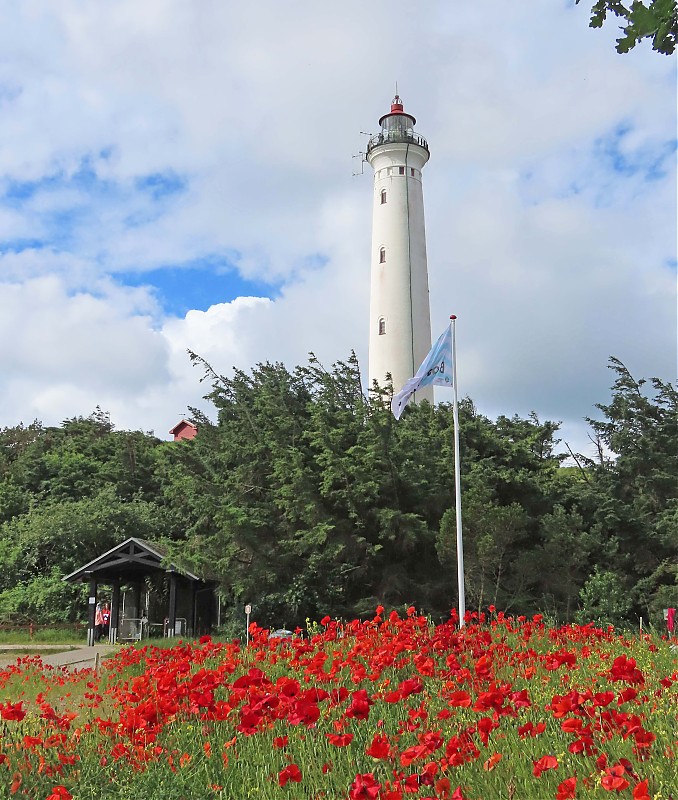 Holmlandsklif / Lyngvig lighthouse
Author of the photo: [url=https://www.flickr.com/photos/21475135@N05/]Karl Agre[/url]
Keywords: Denmark;North sea