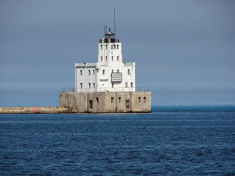 Wisconsin / Milwaukee North Breakwater lighthouse
Author of the photo: [url=https://www.flickr.com/photos/8752845@N04/]Mark[/url]
Keywords: Milwaukee;Wisconsin;United States;Lake Michigan