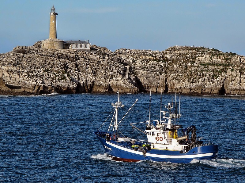 Isla de Mouro Lighthouse
Author of the photo: [url=https://www.flickr.com/photos/69793877@N07/]jburzuri[/url]

Keywords: Bay of Biscay;Spain;Cantabria;Santander