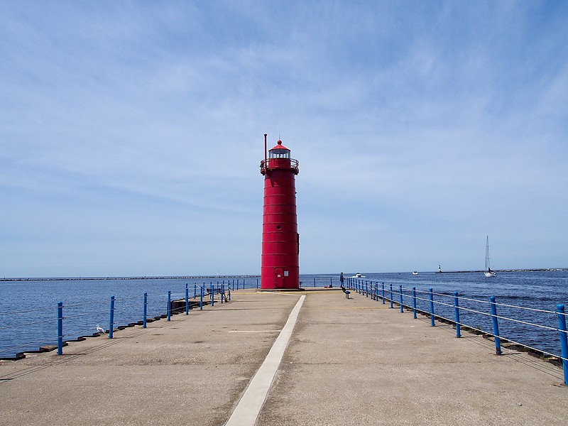 Michigan / Muskegon South Pierhead lighthouse
Author of the photo: [url=https://www.flickr.com/photos/selectorjonathonphotography/]Selector Jonathon Photography[/url]
Keywords: Michigan;Lake Michigan;United States;Muskegon