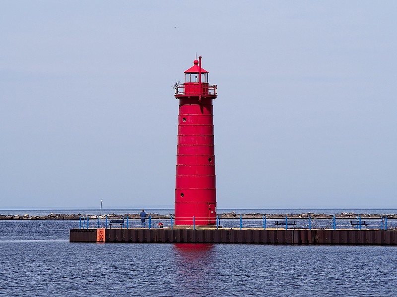 Michigan / Muskegon South Pierhead lighthouse
Author of the photo: [url=https://www.flickr.com/photos/selectorjonathonphotography/]Selector Jonathon Photography[/url]
Keywords: Michigan;Lake Michigan;United States;Muskegon