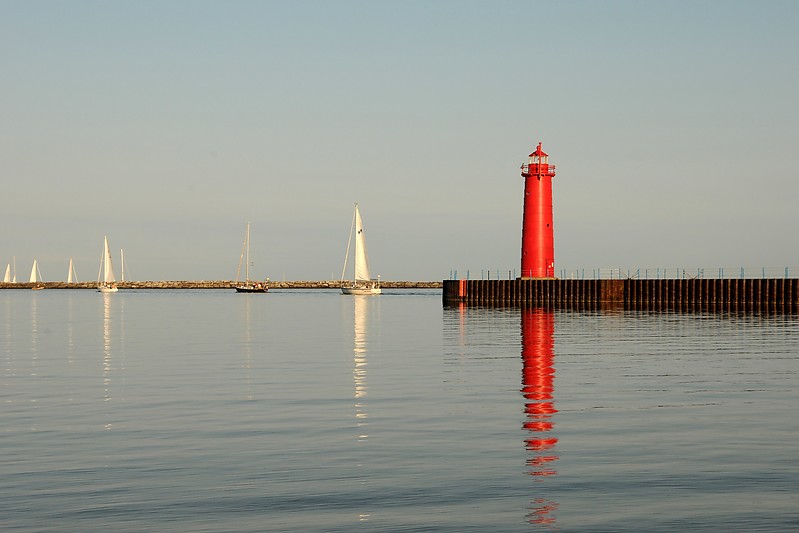 Michigan / Muskegon South Pierhead lighthouse
Author of the photo: [url=https://www.flickr.com/photos/lighthouser/sets]Rick[/url]
Keywords: Michigan;Lake Michigan;United States;Muskegon