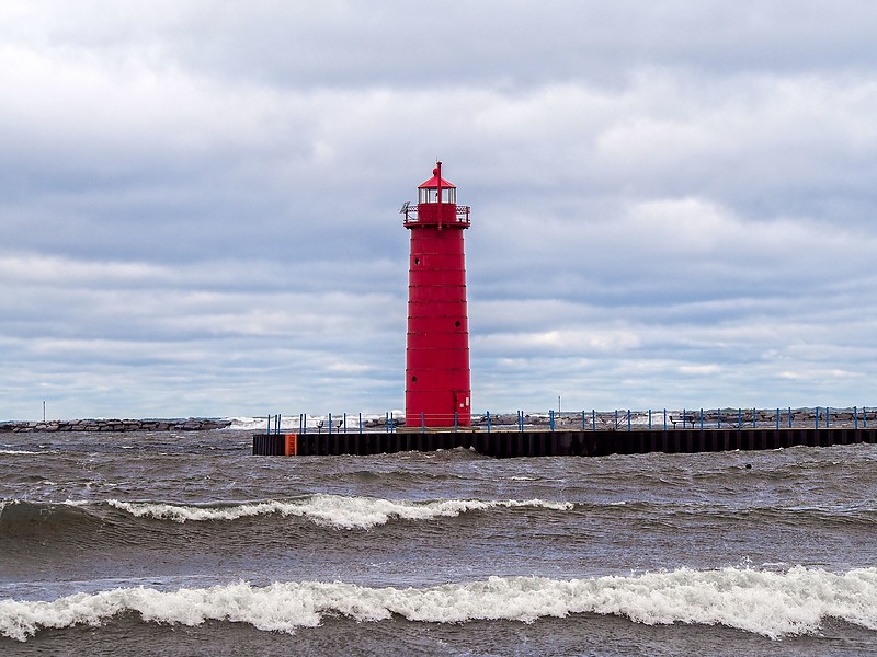 Michigan / Muskegon S Breakwater Light
Author of the photo: [url=https://www.flickr.com/photos/selectorjonathonphotography/]Selector Jonathon Photography[/url]
Keywords: Michigan;Lake Michigan;United States;Muskegon