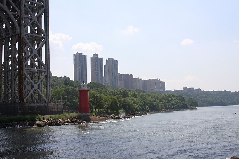 New York / Jeffrey's Hook lighthouse
AKA "Little Red Lighthouse"
Keywords: New York;United States;Hudson River