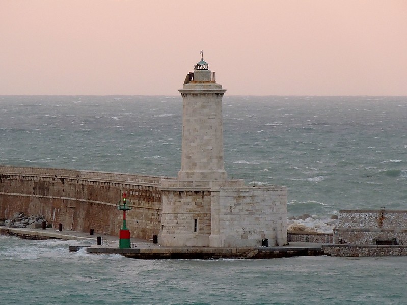 Tuscany / Livorno / Diga Curvilinea / North End old lighthouse & new light
Author of the photo: [url=https://www.flickr.com/photos/bobindrums/]Robert English[/url]
Keywords: Livorno;Italy;Tyrrhenian Sea;Tuscan