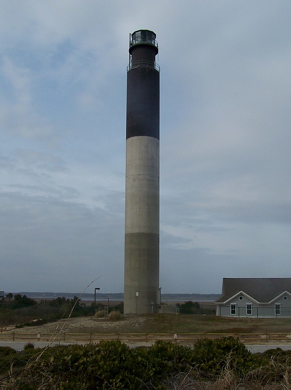 North Carolina / Oak Island lighthouse
Author of the photo: [url=https://www.flickr.com/photos/bobindrums/]Robert English[/url]
Keywords: North Carolina;Atlantic ocean;United States;Oak Island
