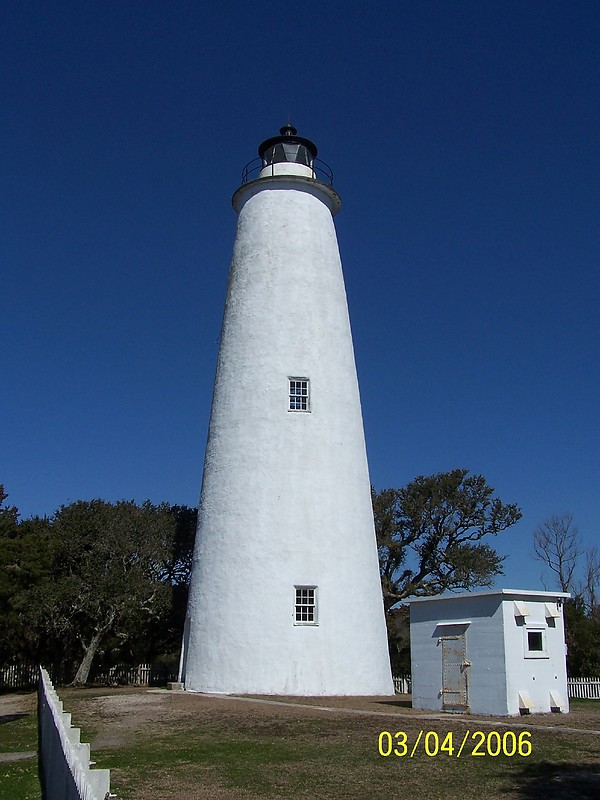 North Carolina / Ocracoke island lighthouse
Author of the photo: [url=https://www.flickr.com/photos/bobindrums/]Robert English[/url]
Keywords: North Carolina;Ocracoke;United States;Atlantic ocean