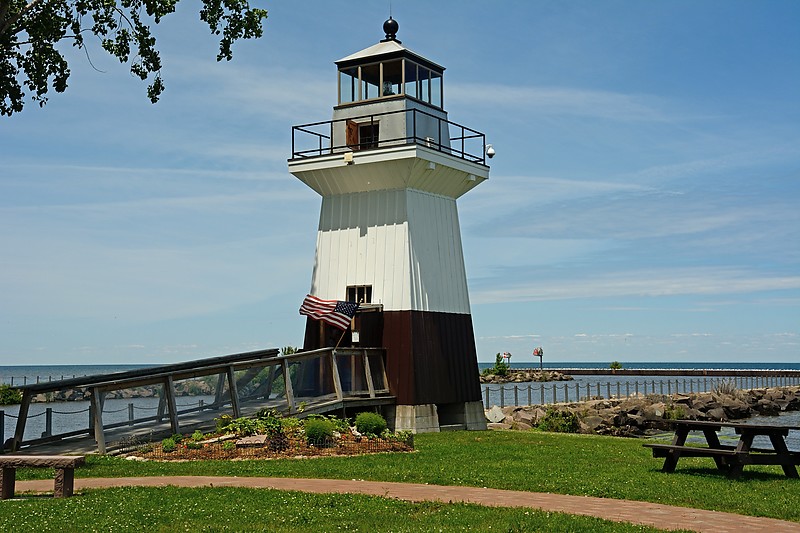 New York / Oak Orchard Harbor (replica)
Author of the photo: [url=https://www.flickr.com/photos/8752845@N04/]Mark[/url]
Keywords: New York;Lake Ontario;United States