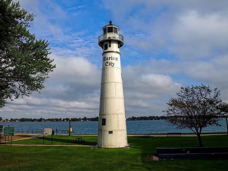 Michigan / Peche (Peach) Island Range Rear lighthouse
Author of the photo: [url=https://www.flickr.com/photos/selectorjonathonphotography/]Selector Jonathon Photography[/url]
Keywords: Michigan;Saint Clair River;United States