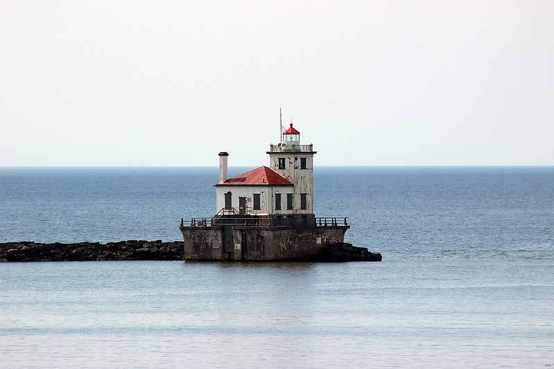 New York / Oswego Harbor West Pierhead lighthouse
Author of the photo: [url=https://www.flickr.com/photos/31291809@N05/]Will[/url]
Keywords: New York;Oswego;Lake Ontario;United States