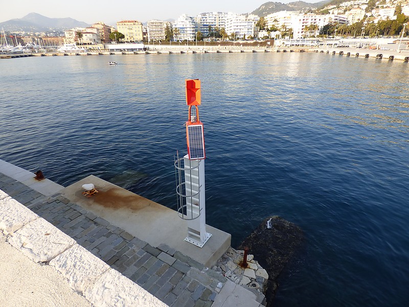 Nice Bassin du Commerce West Side light
Keywords: Nice;France;Mediterranean sea