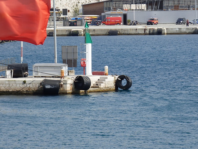 Nice / Basin des Amiraux N Side light 
Keywords: Nice;France;Mediterranean sea