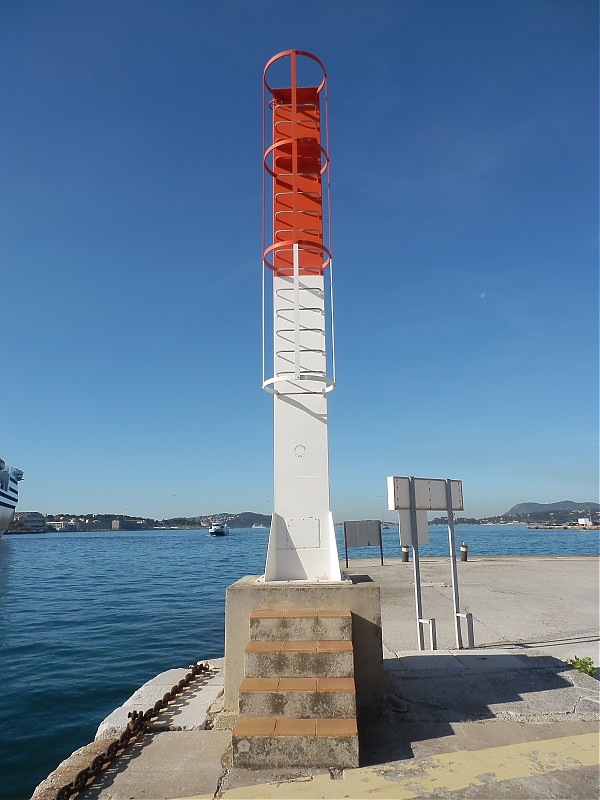 Toulon / Darse Vielle West Head light
Keywords: Toulon;France;Mediterranean sea