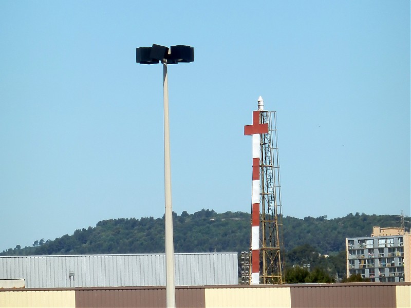 TOULON - Petite Rade - Darse de Missiessy - Ldg Lts - Rear light
Keywords: Toulon;France;Mediterranean sea