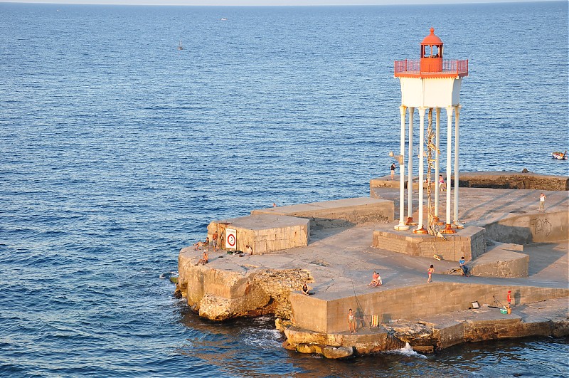 Port-Vendres / Entrance E Side Shelter Mole Head lighthouse
Keywords: Port Vendres;France;Mediterranean sea