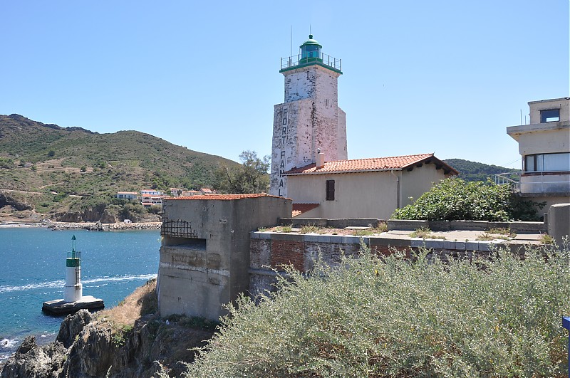 Port-Vendres / Fort du Fanal / Entrance W Side lighthouse
Keywords: Mediterranean sea;France;Port-Vendres