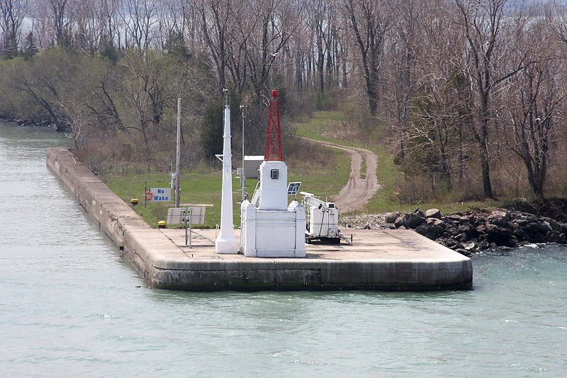 Port Weller Outer Breakwater light
Keywords: Port Weller;Lake Ontario;Ontario;Canada