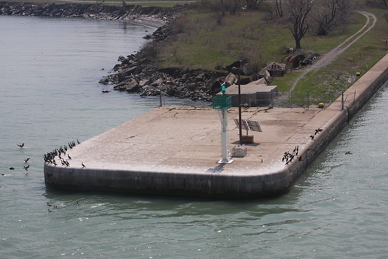 Port Weller East Breakwater light
Keywords: Port Weller;Lake Ontario;Ontario;Canada