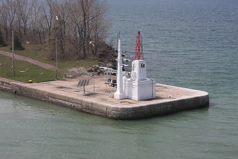 Port Weller Outer Breakwater light
Keywords: Port Weller;Lake Ontario;Ontario;Canada