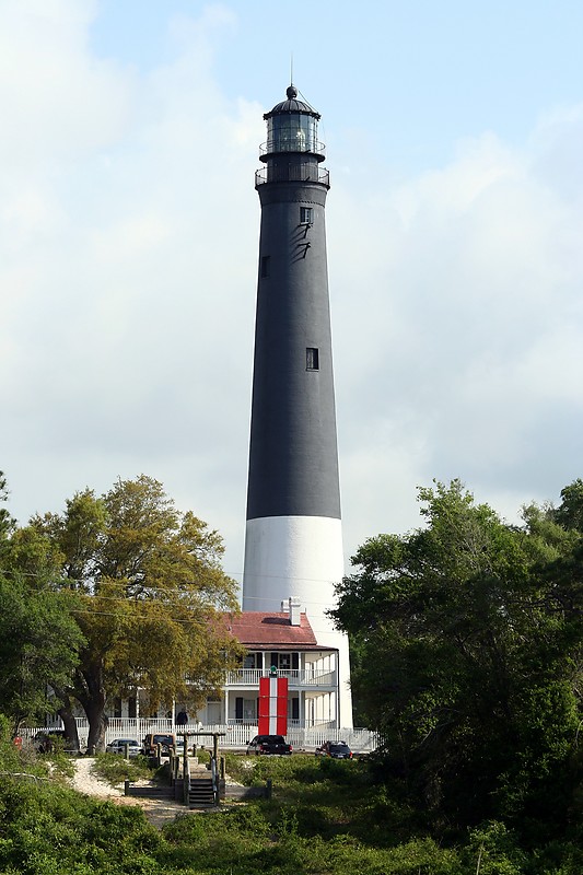 Florida / Pensacola lighthouse
Light in Front: 
Fort Barrancas Range Rear Light 
Fixed green, Visible only on the rangeline.
Author of the photo:[url=https://www.flickr.com/photos/lighthouser/sets]Rick[/url]
Keywords: Pensacola;Gulf of Mexico;United States