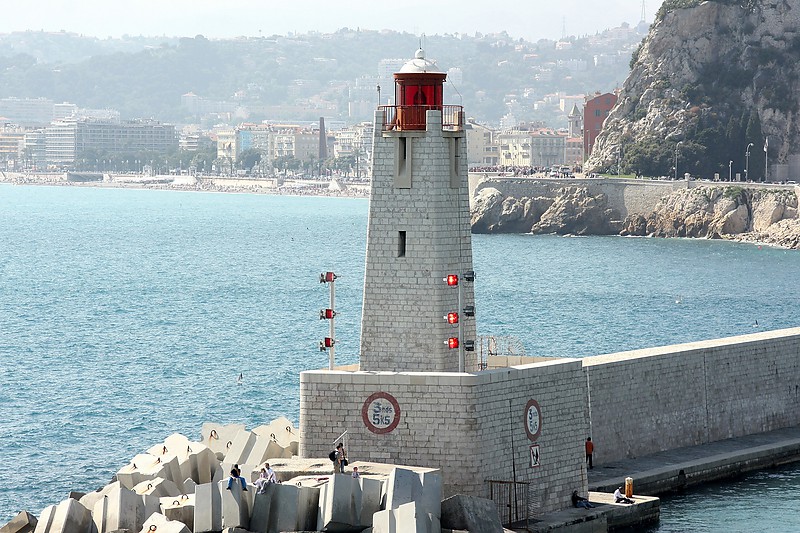 Nice / Jetee du Large lighthouse
Permission granted by [url=http://forum.shipspotting.com/index.php?action=profile;u=20390]Michel FLOCH[/url]
Keywords: Nice;France;Mediterranean sea