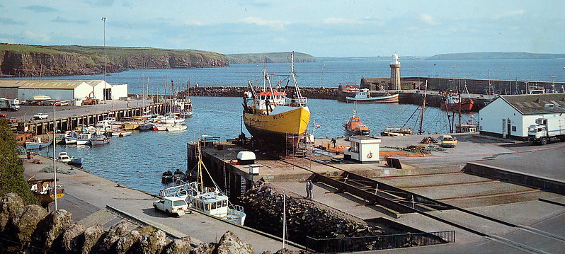 South Coast / Dunmore East Lighthouse
Photo provided by Tom Kennedy
Scanned from RNLI calendar, late 1970s
Keywords: Ireland;Dunmore East;Celtic sea;Historic