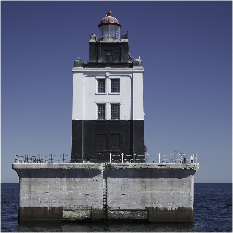 Michigan / Poe Reef lighthouse
Author of the photo: [url=https://www.flickr.com/photos/jowo/]Joel Dinda[/url]
Keywords: Michigan;Lake Huron;United States;Offshore