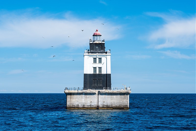 Michigan / Poe Reef lighthouse
Author of the photo: [url=https://www.flickr.com/photos/selectorjonathonphotography/]Selector Jonathon Photography[/url]
Keywords: Michigan;Lake Huron;United States;Offshore