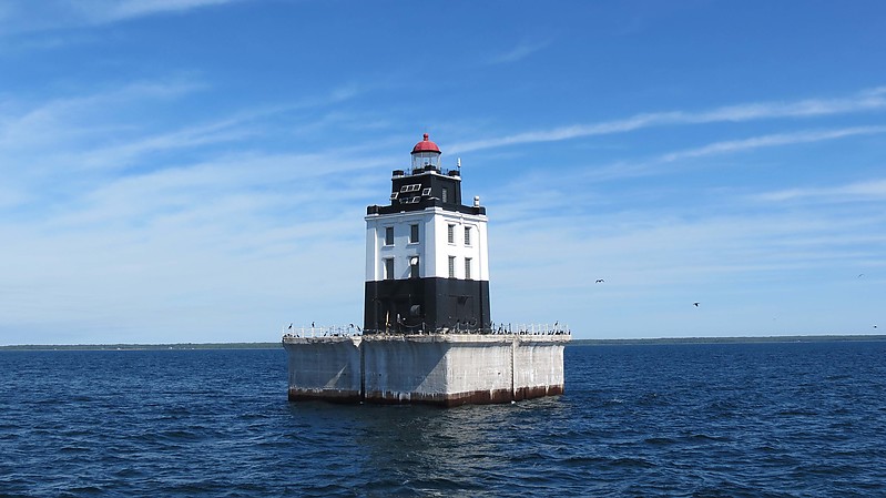 Michigan / Poe Reef lighthouse
Author of the photo: [url=https://www.flickr.com/photos/21475135@N05/]Karl Agre[/url]
Keywords: Michigan;Lake Huron;United States;Offshore