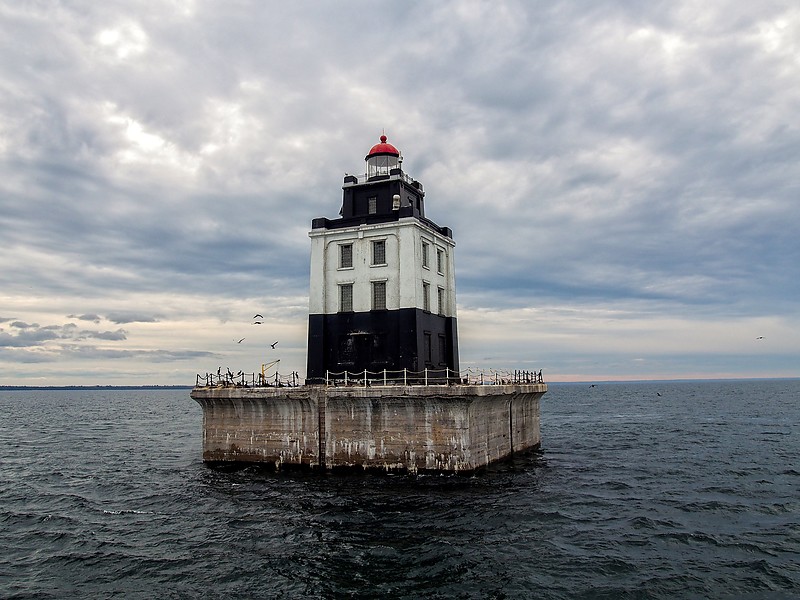 Michigan / Poe Reef lighthouse
Author of the photo: [url=https://www.flickr.com/photos/selectorjonathonphotography/]Selector Jonathon Photography[/url]
Keywords: Michigan;Lake Huron;United States;Offshore