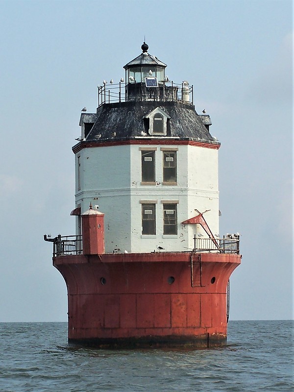 Maryland / Point No Point lighthouse
Author of the photo: [url=https://www.flickr.com/photos/bobindrums/]Robert English[/url]
Keywords: United States;Maryland;Chesapeake bay;Offshore