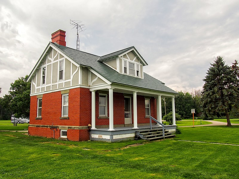 Michigan / Pointe aux Barques lighthouse - keepers house
Author of the photo: [url=https://www.flickr.com/photos/selectorjonathonphotography/]Selector Jonathon Photography[/url]
Keywords: Michigan;Lake Huron;United States