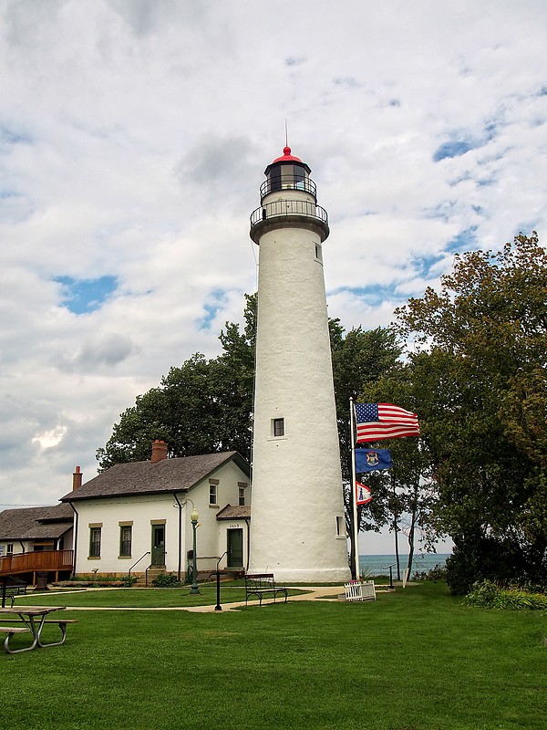 Michigan / Pointe aux Barques lighthouse
Author of the photo: [url=https://www.flickr.com/photos/selectorjonathonphotography/]Selector Jonathon Photography[/url]
Keywords: Michigan;Lake Huron;United States