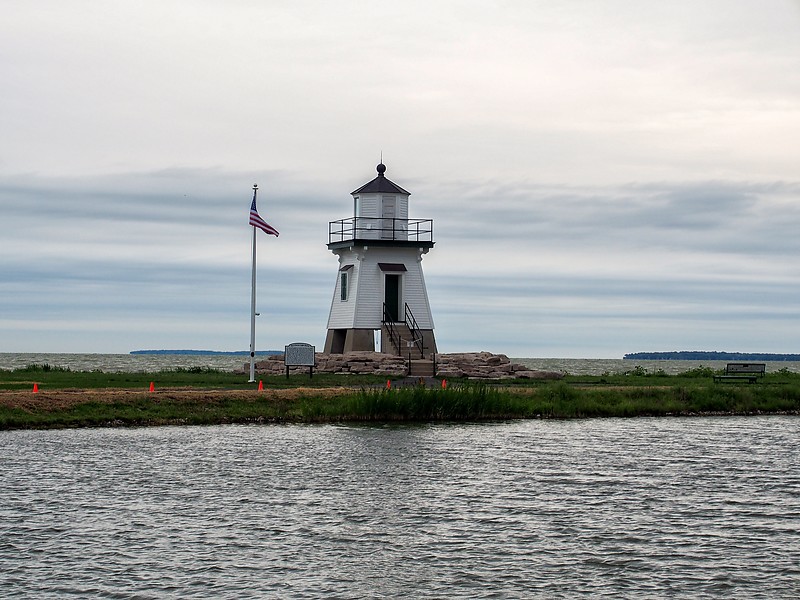 Ohio / Port Clinton Breakwater lighthouse
Author of the photo: [url=https://www.flickr.com/photos/selectorjonathonphotography/]Selector Jonathon Photography[/url]
Keywords: Ohio;Lake Erie;United States;Port Clinton