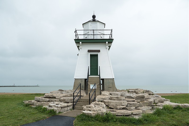 Ohio / Port Clinton Breakwater lighthouse
Author of the photo: [url=https://www.flickr.com/photos/selectorjonathonphotography/]Selector Jonathon Photography[/url]
Keywords: Ohio;Lake Erie;United States;Port Clinton