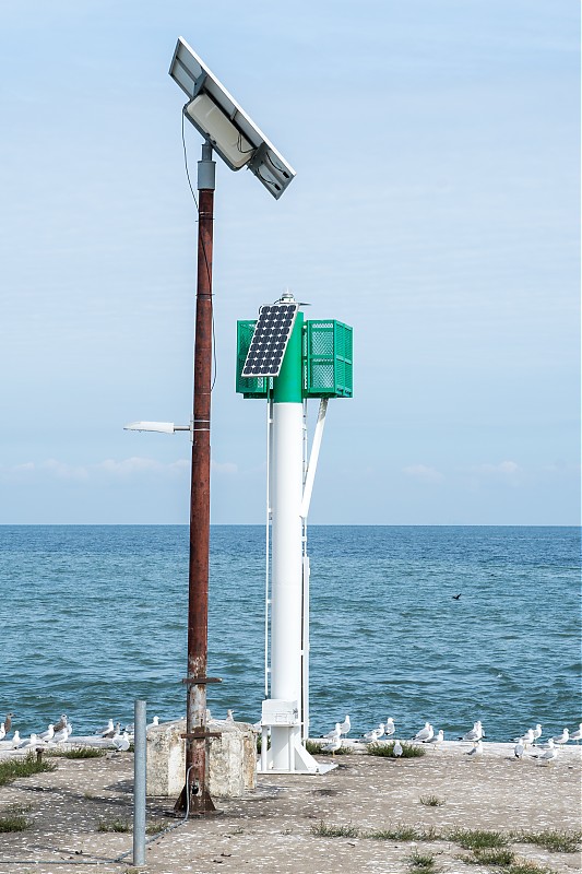 Port Weller East Breakwater light
Author of the photo: [url=https://www.flickr.com/photos/selectorjonathonphotography/]Selector Jonathon Photography[/url]
Keywords: Port Weller;Lake Ontario;Ontario;Canada