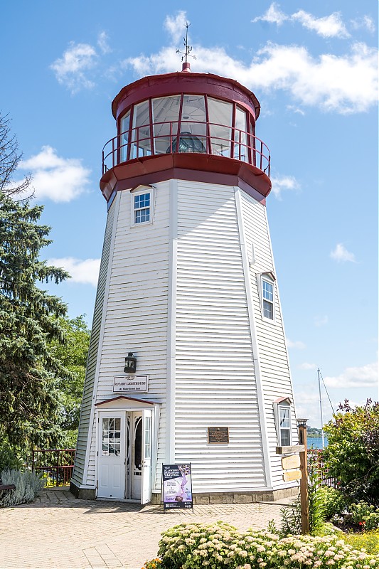 Ontario / Prescott Rotary lighthouse
Author of the photo: [url=https://www.flickr.com/photos/selectorjonathonphotography/]Selector Jonathon Photography[/url]
Keywords: Canada;Saint Lawrence River;Ontario