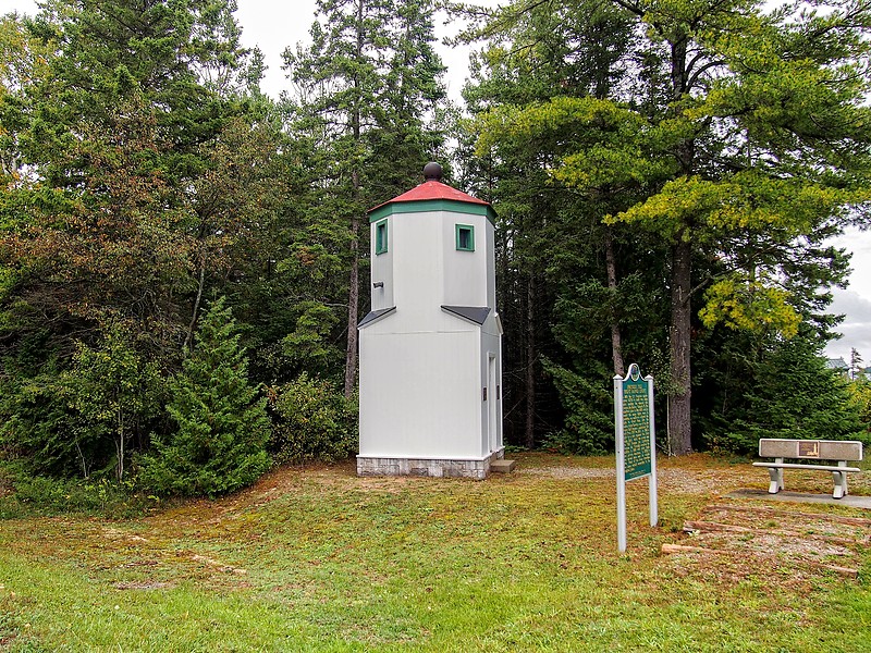 Michigan / Presque Isle Old Range Front light
Author of the photo: [url=https://www.flickr.com/photos/selectorjonathonphotography/]Selector Jonathon Photography[/url]
Keywords: Michigan;Lake Huron;United States