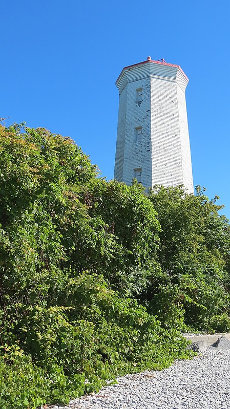 Presquelle Point lighthouse
Author of the photo: [url=https://www.flickr.com/photos/21475135@N05/]Karl Agre[/url]
Keywords: Canada;Ontario;Lake Ontario