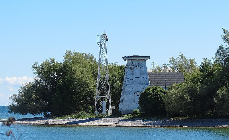 Prince Edward Point lighthouses (new and old)
New - sceletal tower, old - old one next to it
Author of the photo: [url=https://www.flickr.com/photos/21475135@N05/]Karl Agre[/url]
Keywords: Canada;Ontario;Lake Ontario