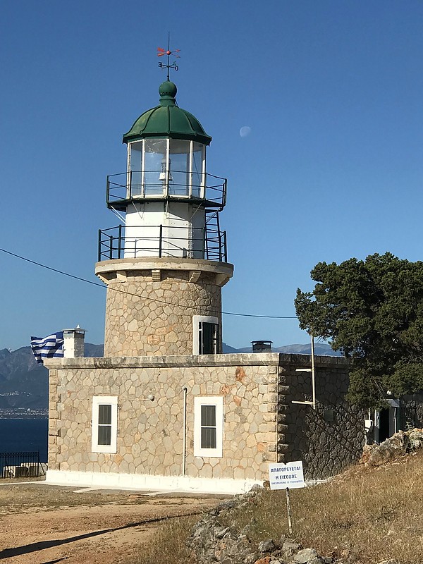 Psaromyta lighthouse
Author of the photo: [url=https://www.flickr.com/photos/21475135@N05/]Karl Agre[/url]
Keywords: Gulf of Corinth;Greece