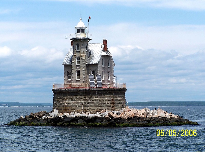 New York / Race Rock lighthouse
Author of the photo: [url=https://www.flickr.com/photos/bobindrums/]Robert English[/url]

Keywords: New York;United States;Long Island Sound