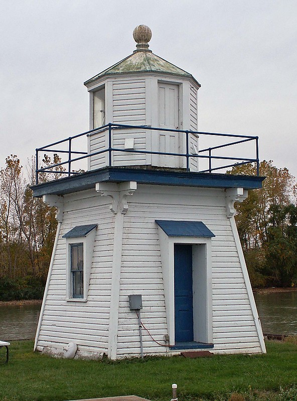 Ohio / Port Clinton (Portage River) Breakwater lighthouse
Author of the photo: [url=https://www.flickr.com/photos/21475135@N05/]Karl Agre[/url]

Keywords: Ohio;Lake Erie;United States;Port Clinton