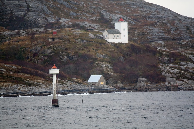 Ringflua lighthouse (left) and Agdenes lighthouse (right)
Photo source:[url=http://lighthousesrus.org/index.htm]www.lighthousesRus.org[/url]
Non-commercial usage with attribution allowed
Keywords: Trondheimsfjord;Trondelag;Norway;Norwegian sea;Offshore